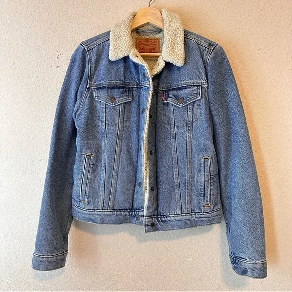 Levi's Light Blue Jean Jacket with Cream Collar - Picture 1 of 7